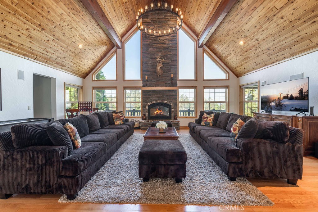 305 Starlight Circle