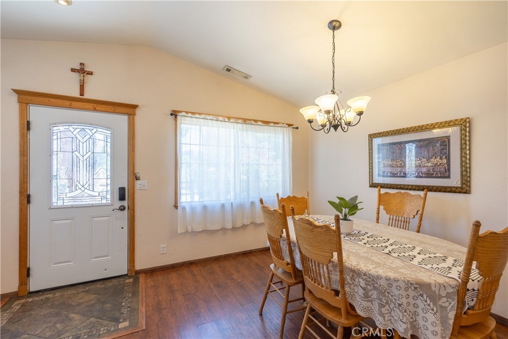 209 W Meadow Lane