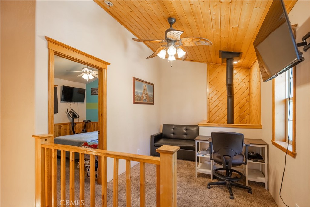 209 W Meadow Lane