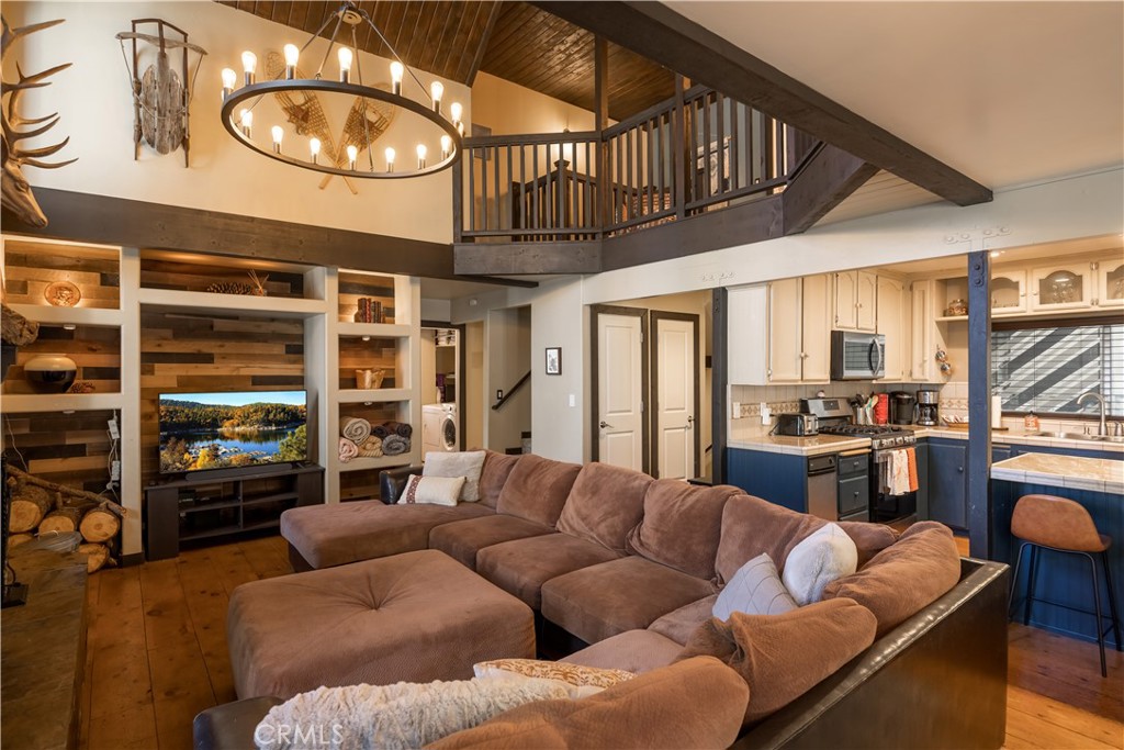 875 Sierra Vista