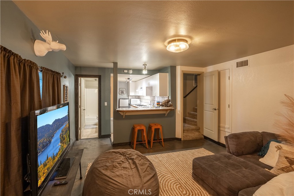 875 Sierra Vista