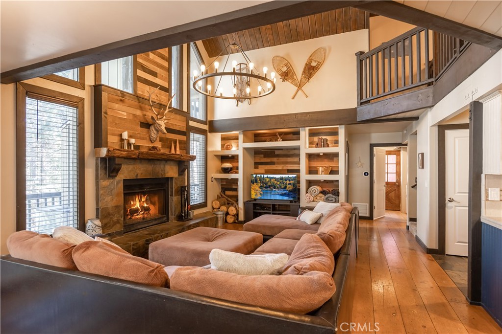 875 Sierra Vista