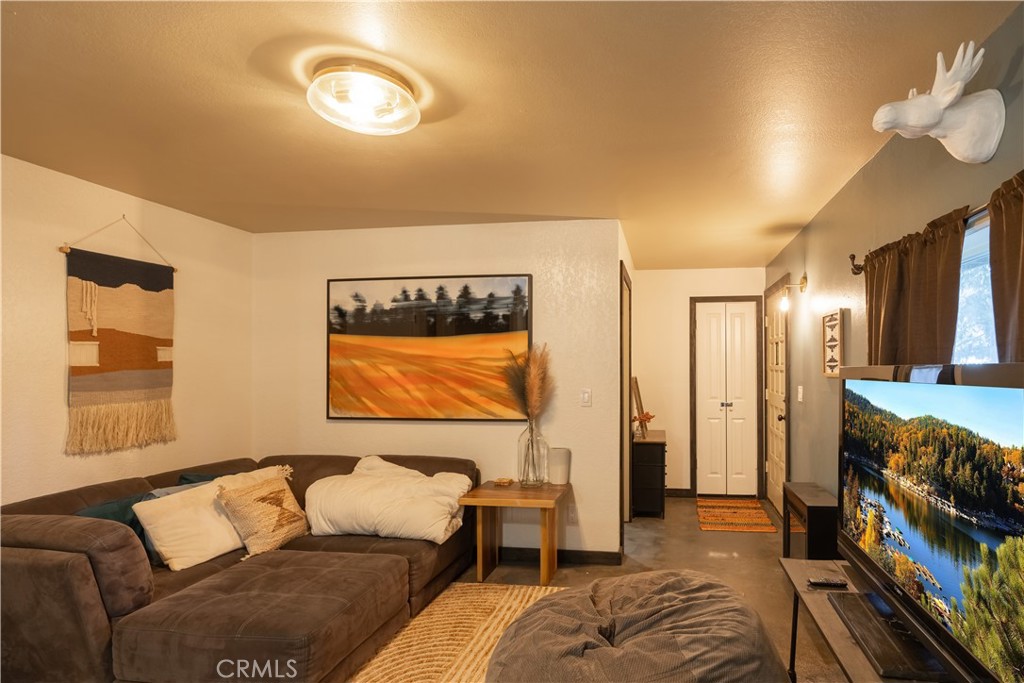 875 Sierra Vista