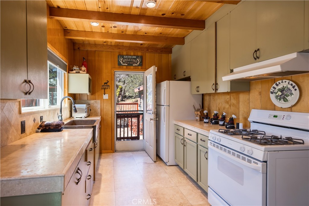 43656 Ridge Crest