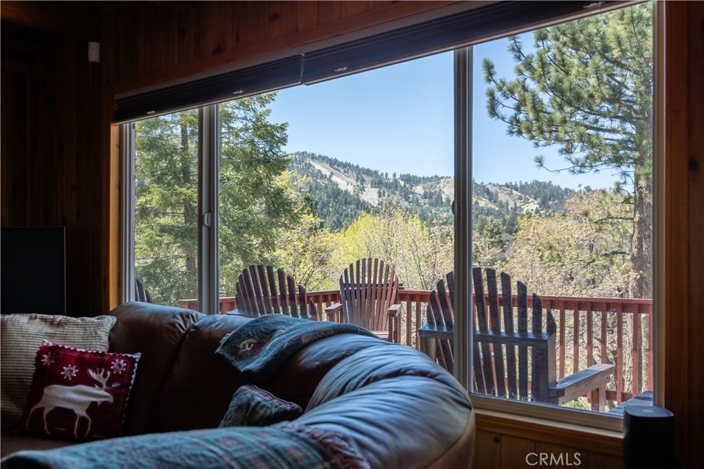 43656 Ridge Crest