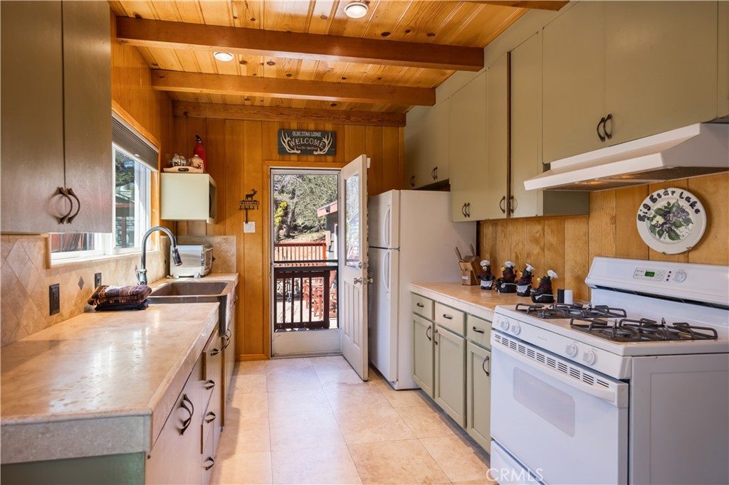 43656 Ridge Crest