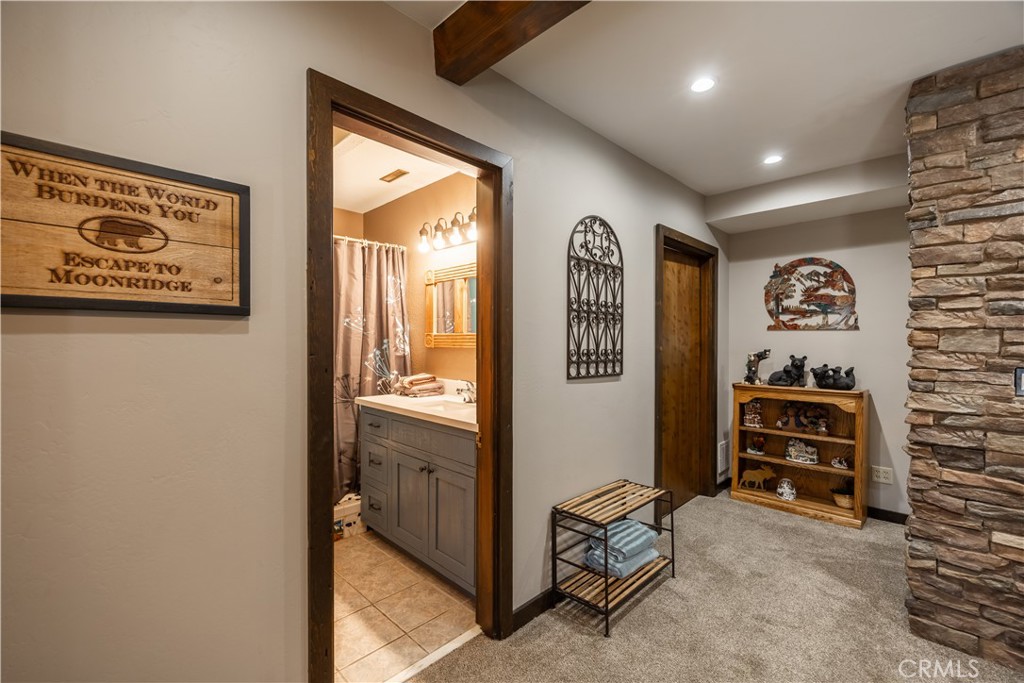 43656 Ridge Crest