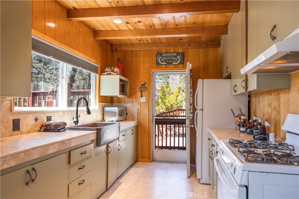 43656 Ridge Crest
