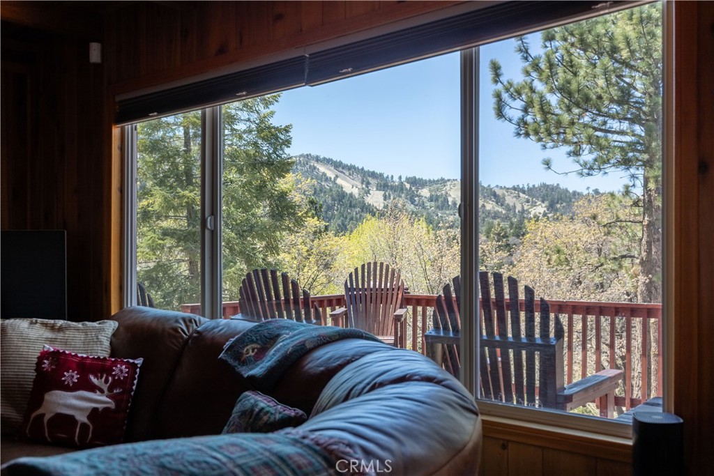 43656 Ridge Crest