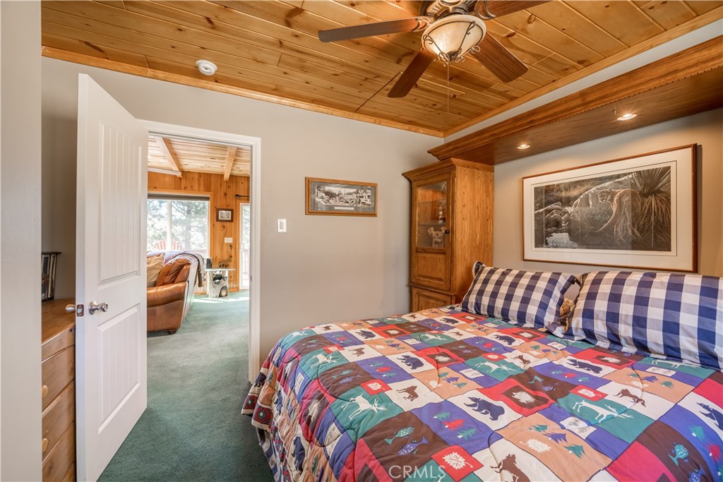 43656 Ridge Crest