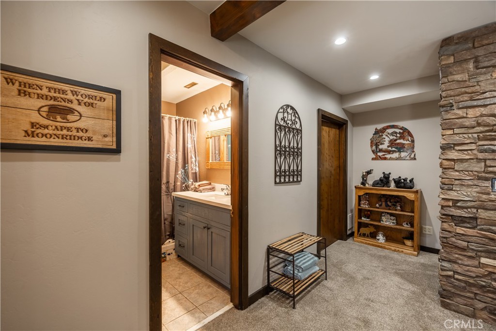 43656 Ridge Crest