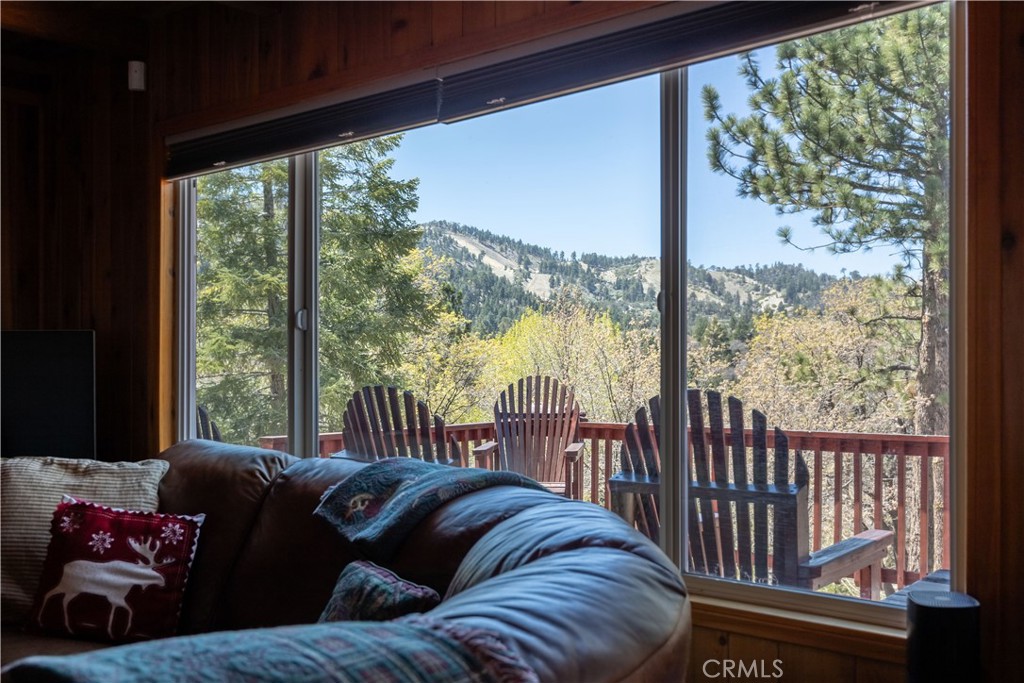 43656 Ridge Crest