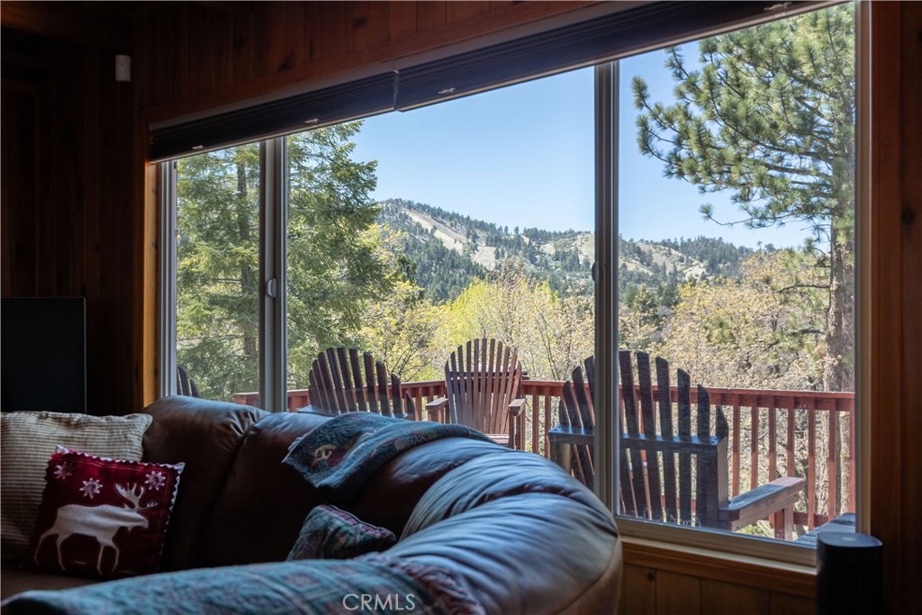 43656 Ridge Crest