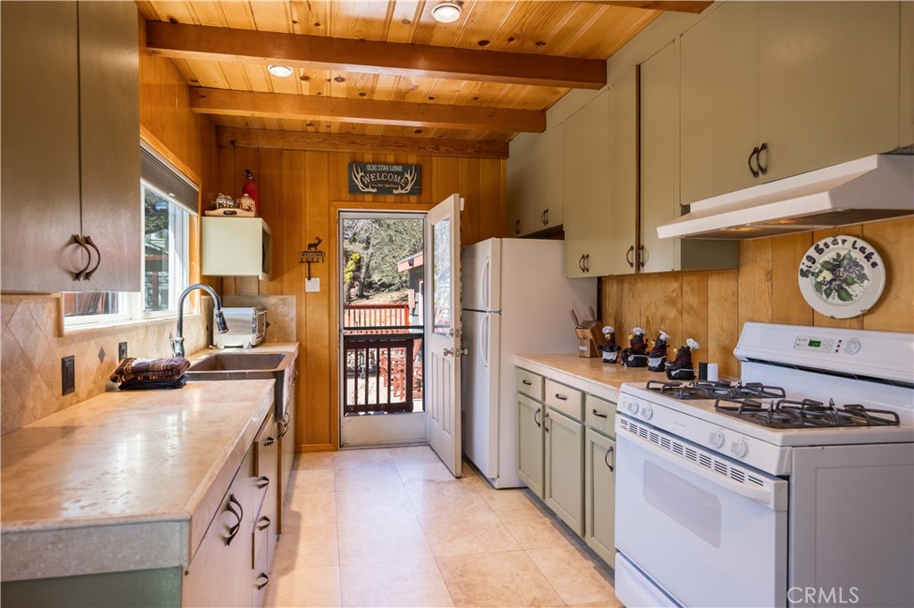 43656 Ridge Crest