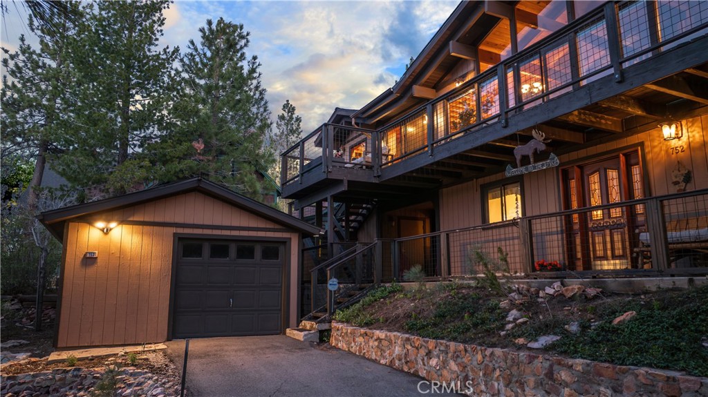 752 Cove Drive