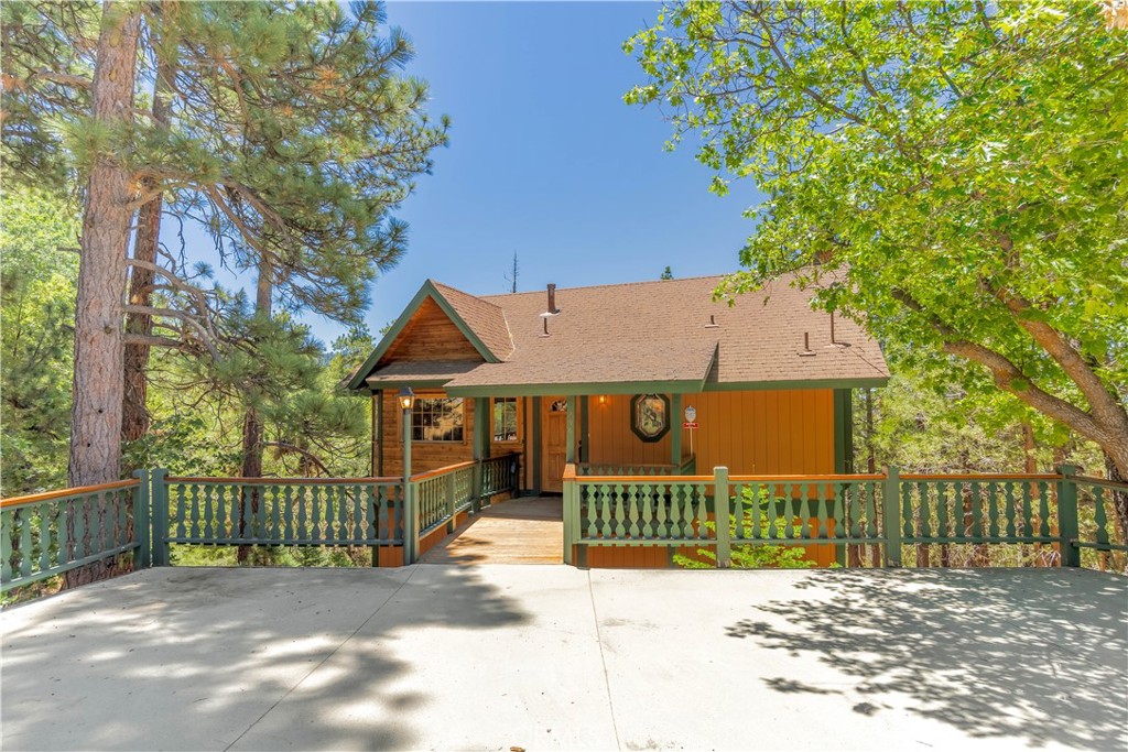 696 Menlo Drive