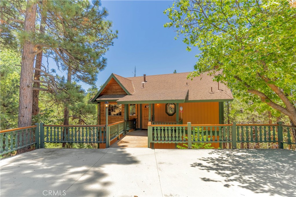 696 Menlo Drive