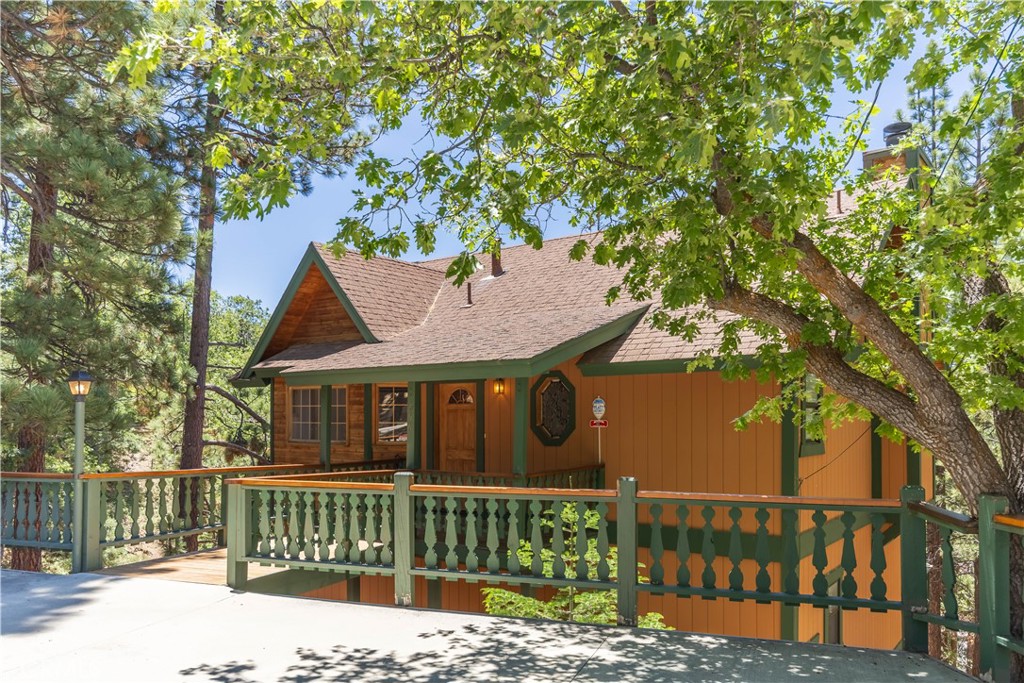 696 Menlo Drive