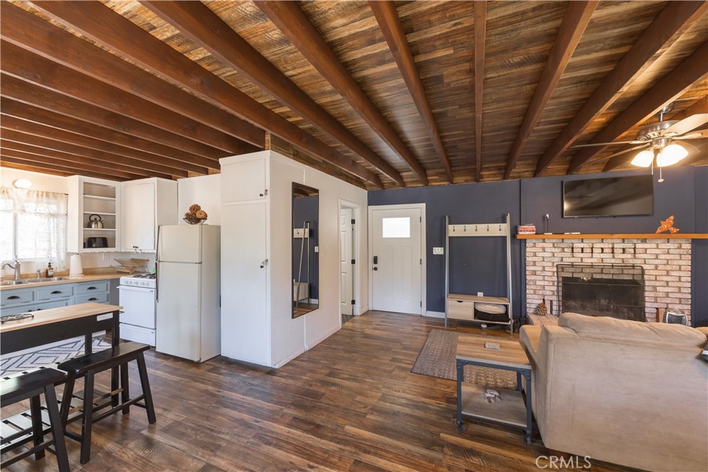 544 Vista Lane