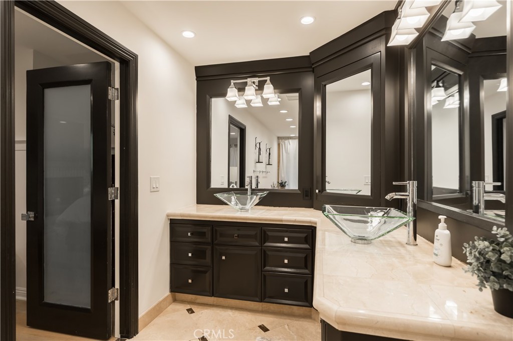 27598 Meadow Bay