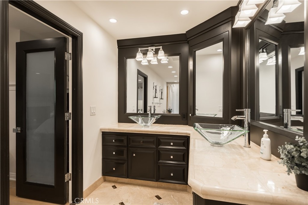 27598 Meadow Bay
