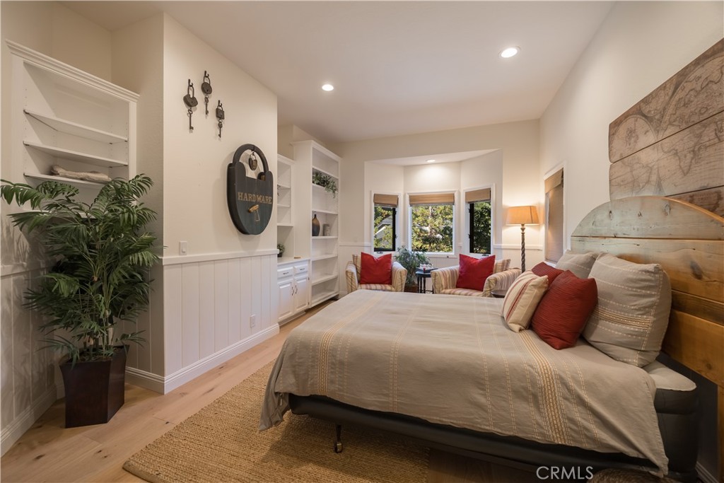 27598 Meadow Bay