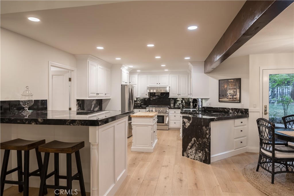 27598 Meadow Bay