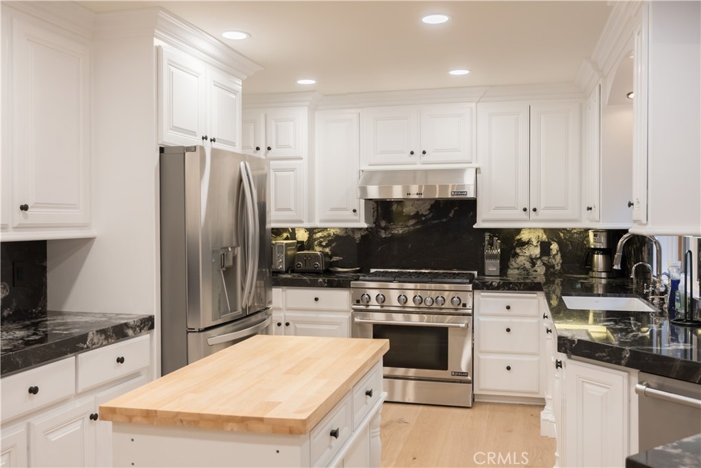 27598 Meadow Bay