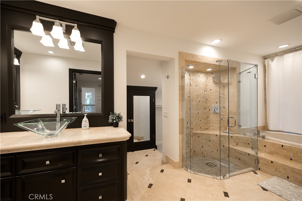 27598 Meadow Bay