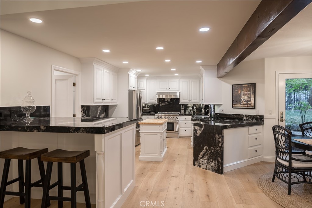 27598 Meadow Bay