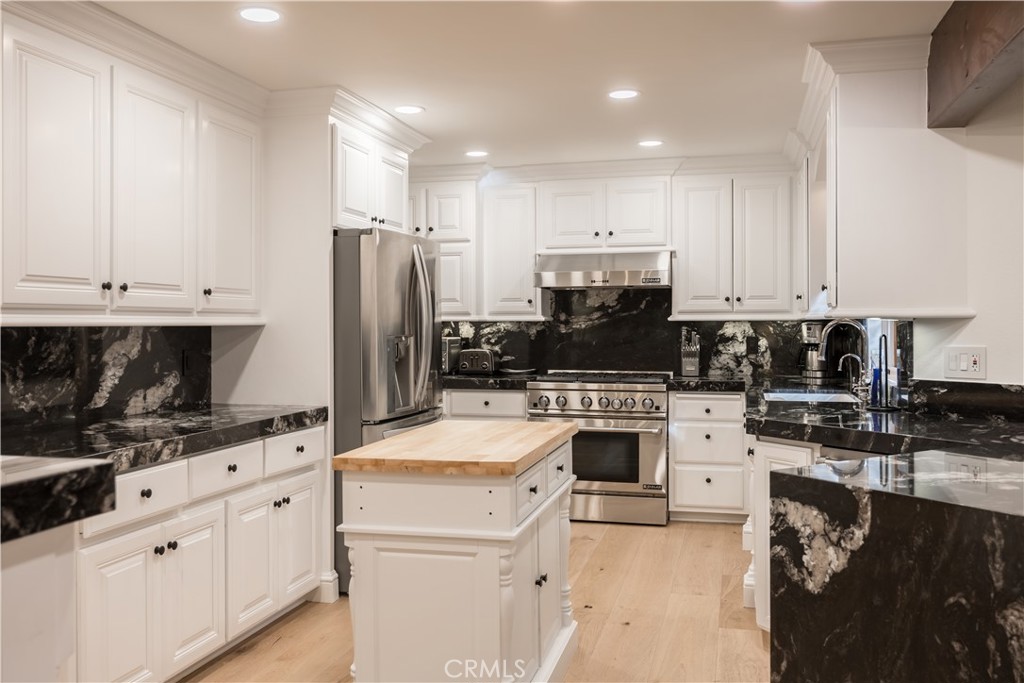 27598 Meadow Bay