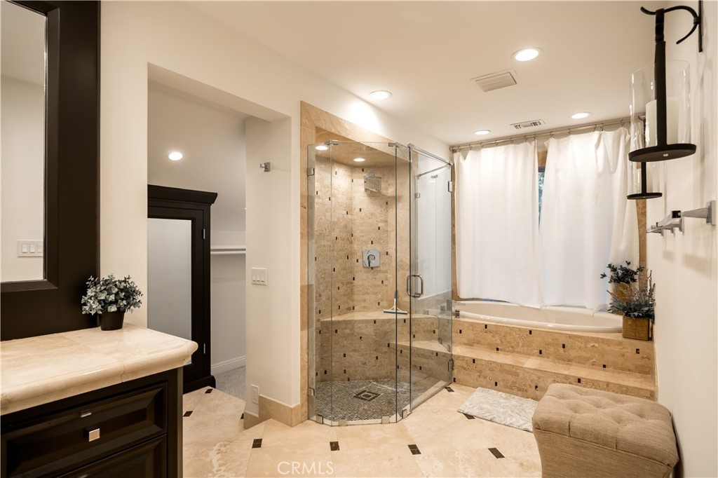 27598 Meadow Bay