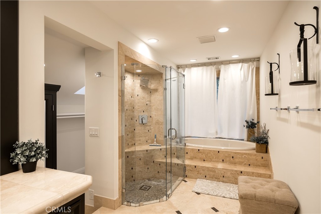 27598 Meadow Bay