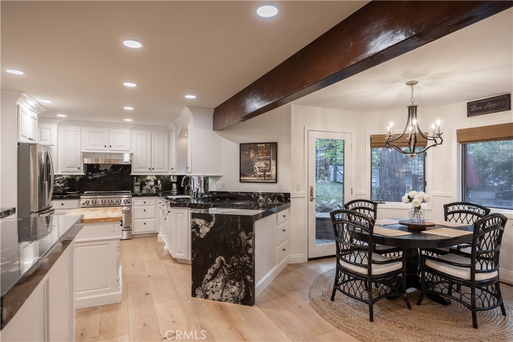 27598 Meadow Bay