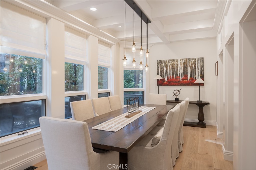 27598 Meadow Bay