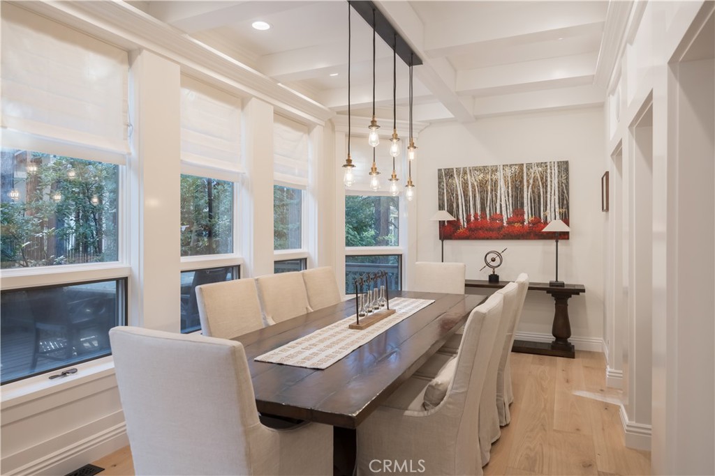 27598 Meadow Bay