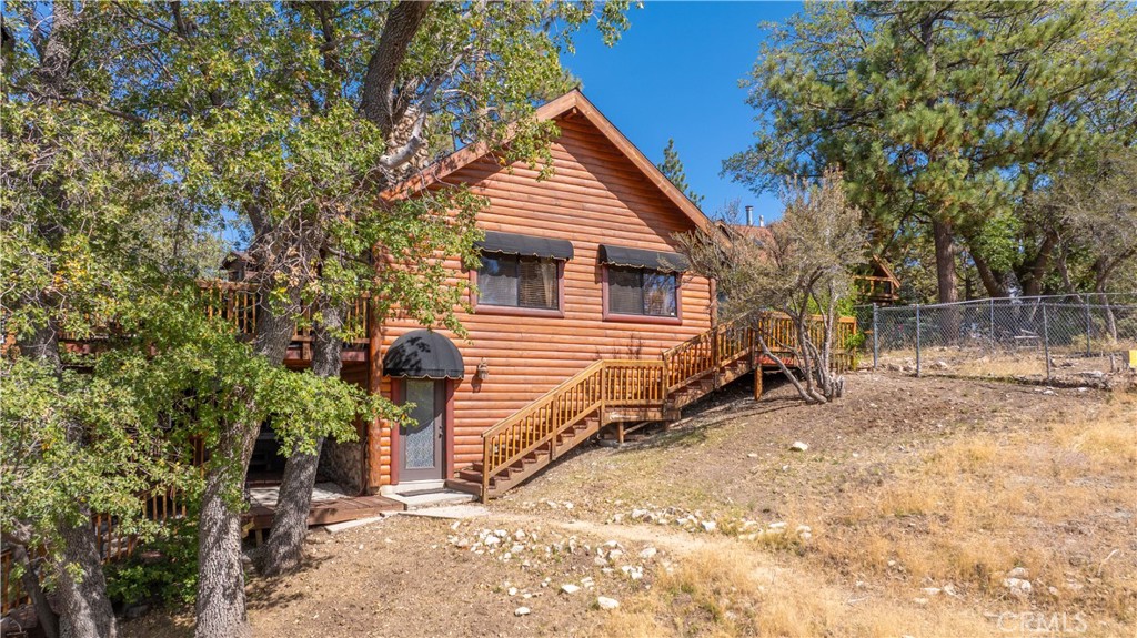 1127 Crags Lane