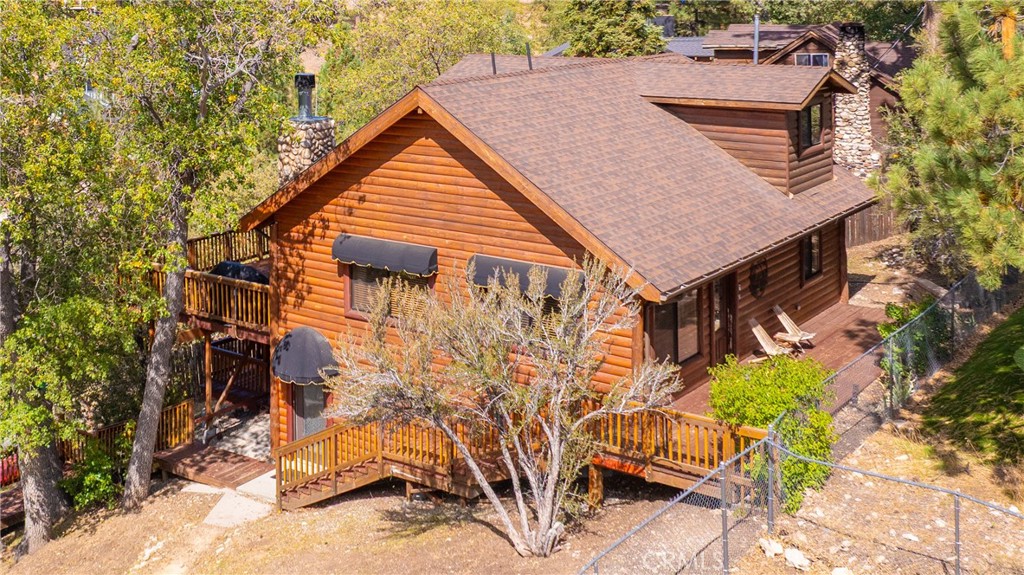 1127 Crags Lane