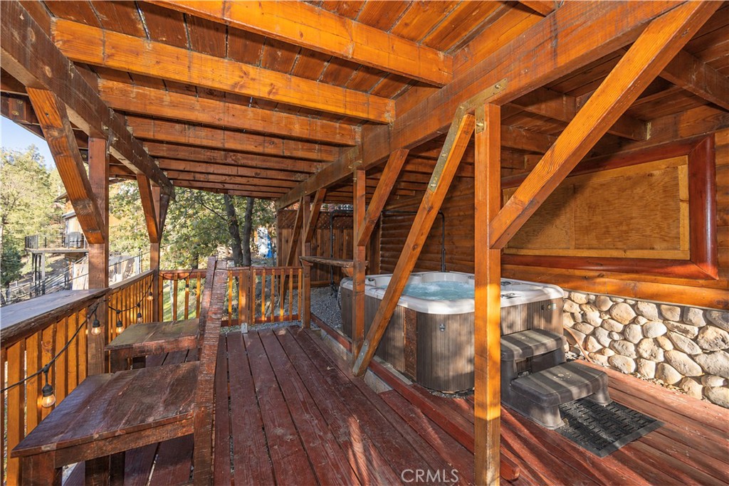 1127 Crags Lane