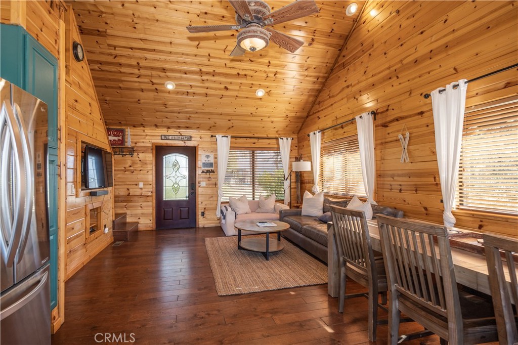 1127 Crags Lane