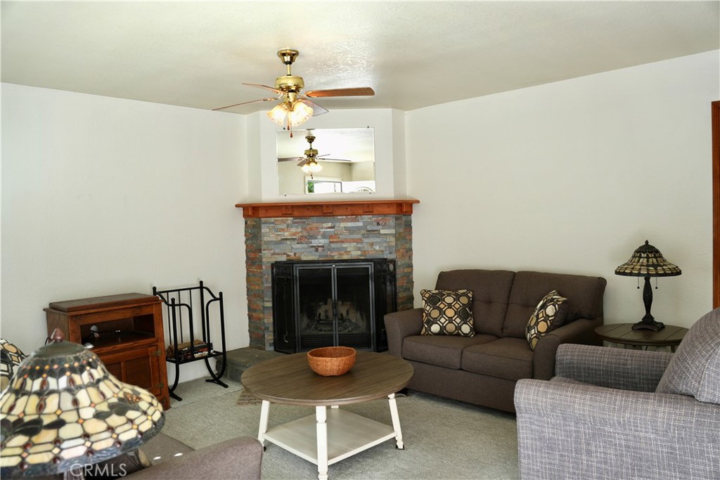 22911 Redwood