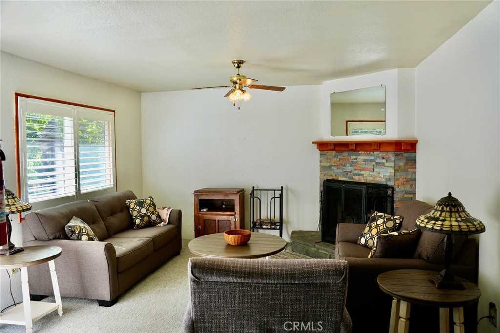 22911 Redwood