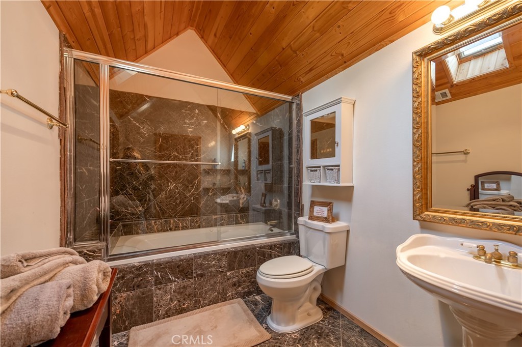 869 Knickerbocker Road