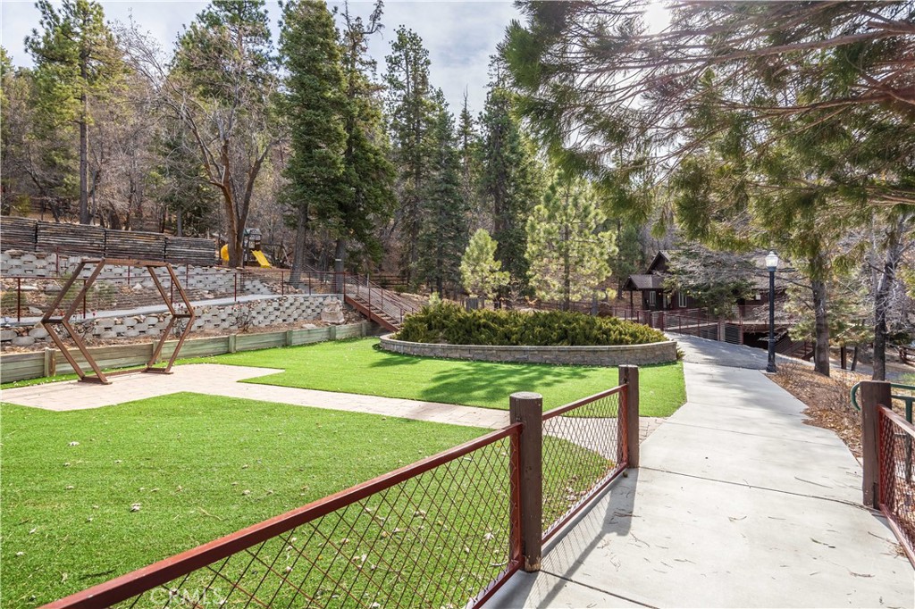 869 Knickerbocker Road