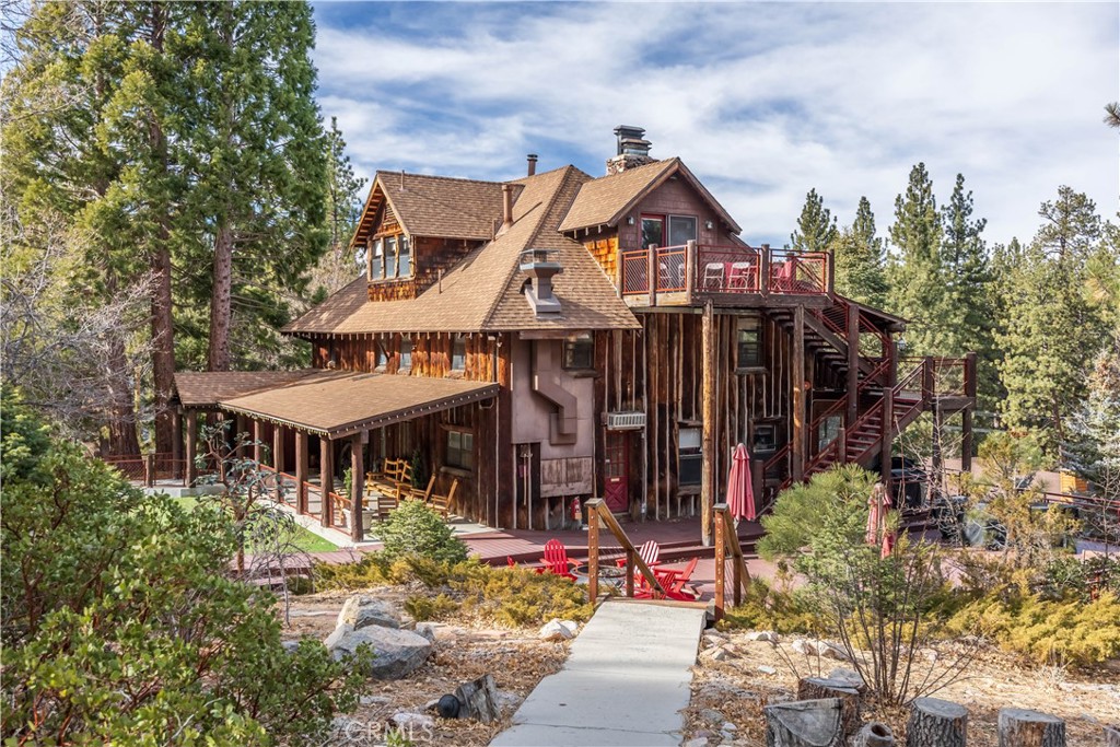 869 Knickerbocker Road