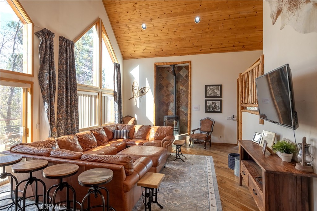 869 Knickerbocker Road