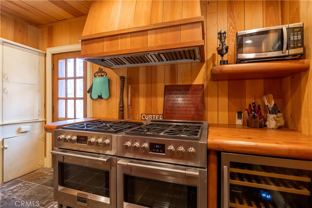 869 Knickerbocker Road