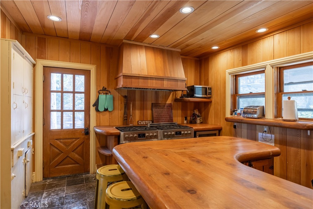 869 Knickerbocker Road