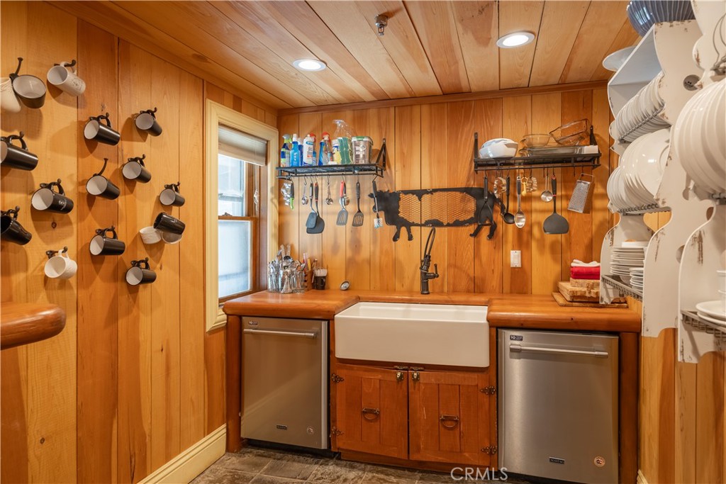 869 Knickerbocker Road