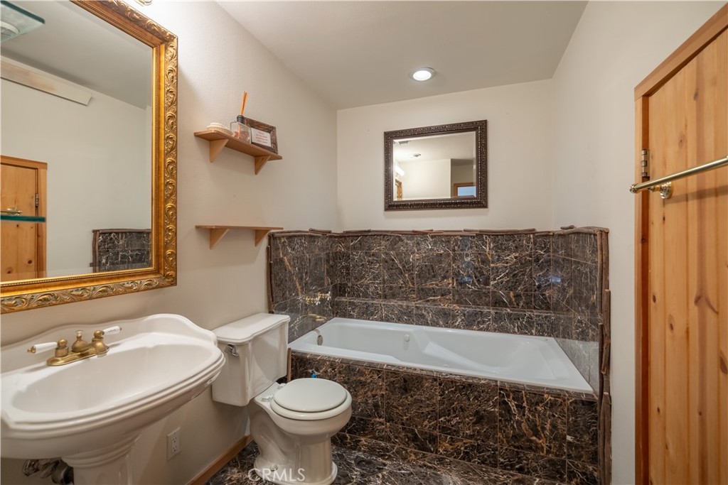 869 Knickerbocker Road